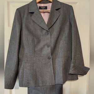 Jones New York Suit, pants, lined, size 14. EUC